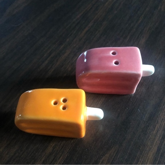 Unique Salt & pepper shaker collection - Picture 9 of 15